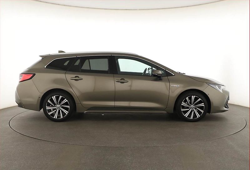 Toyota Corolla (2021) Style 2.0 Hybrid, Automat, ČR - fotka 6 z 16