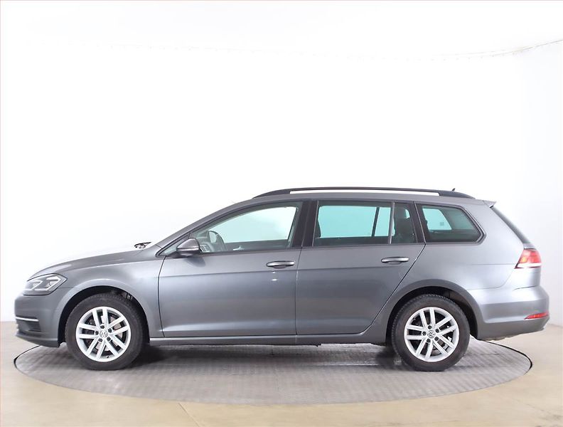 Volkswagen Golf (2019) Highline 2.0 TDI, 4X4 - fotka 3 z 18
