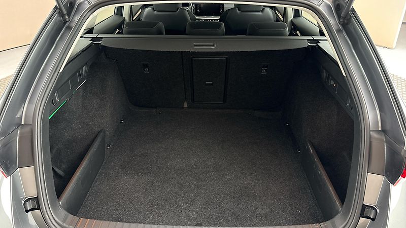 Škoda Octavia 2.0 TDI DSG Ambition Combi - fotka 17 z 25