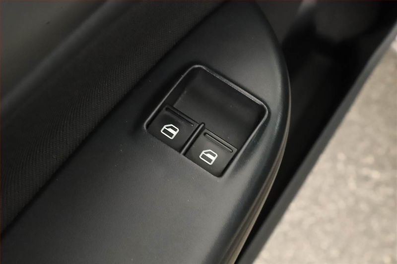 Škoda Octavia (2012) 2.0 TDI, Tempomat - fotka 10 z 13