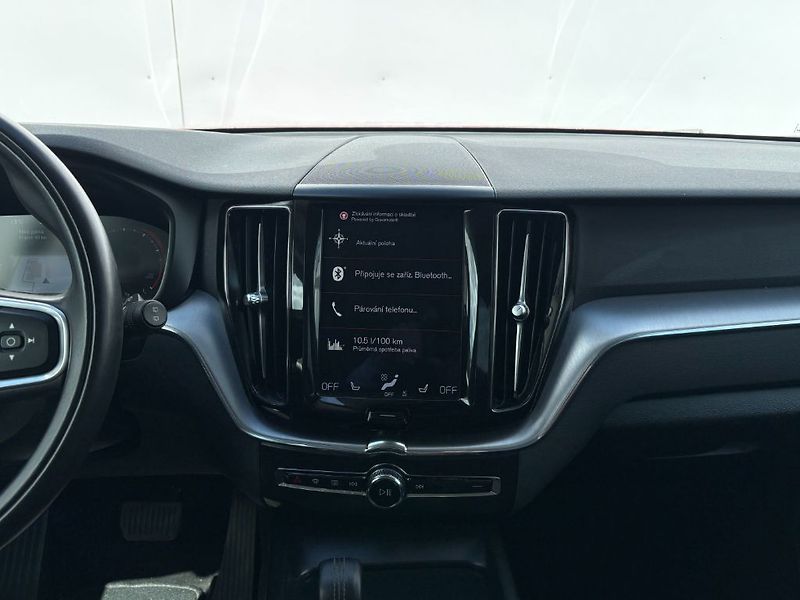 Volvo XC60 Momentum Pro B4 184kW - fotka 12 z 25