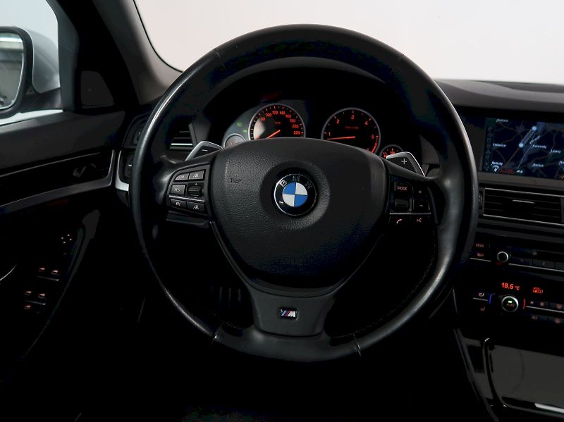 BMW Řada 5 (2012) 535d 230KW NAVI XENON - fotka 18 z 41
