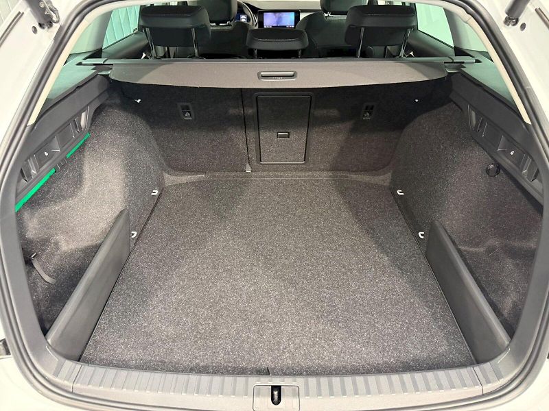 Škoda Octavia (2026) TOP SELECTION 2.0TSI 150KW MAT - fotka 32 z 34