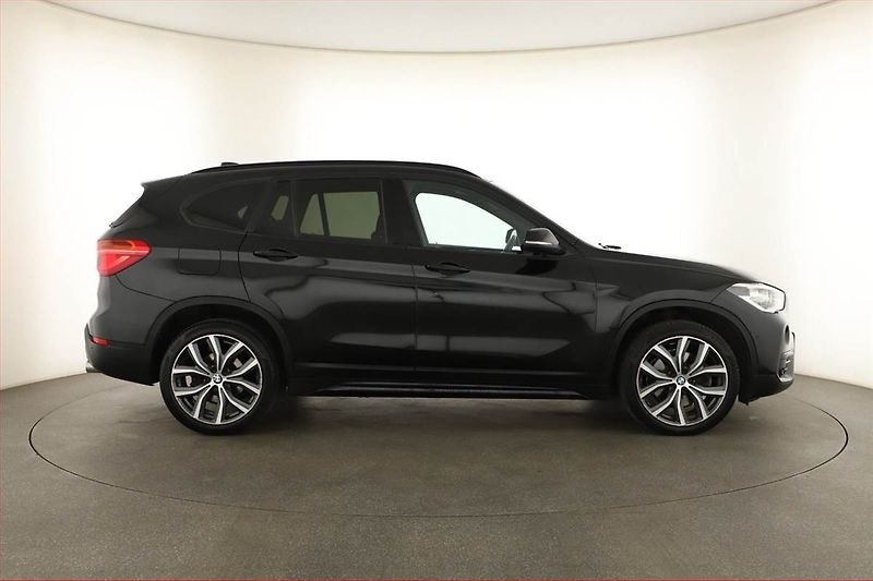 BMW X1 (2018) sDrive20i, Automat, Serv.kniha - fotka 6 z 17