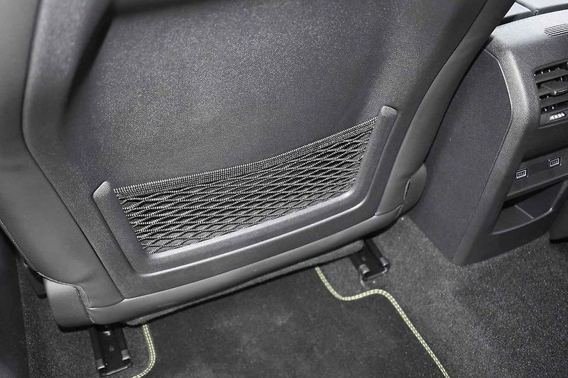 Peugeot 408 je solidně prostorný rodinný vůz s atraktivním vzhledem