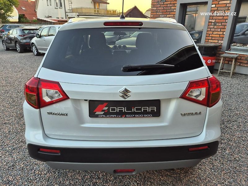 Suzuki Vitara (2016) 1.6VVT 88KW Automat COMFORT - fotka 10 z 52