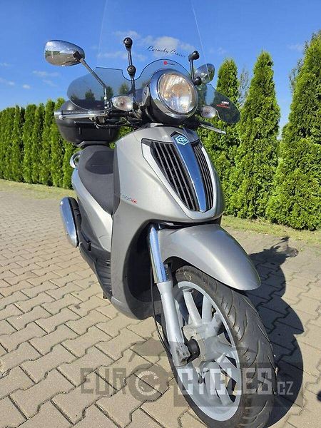 Piaggio Carnaby 300 (2010) - fotka 3 z 13