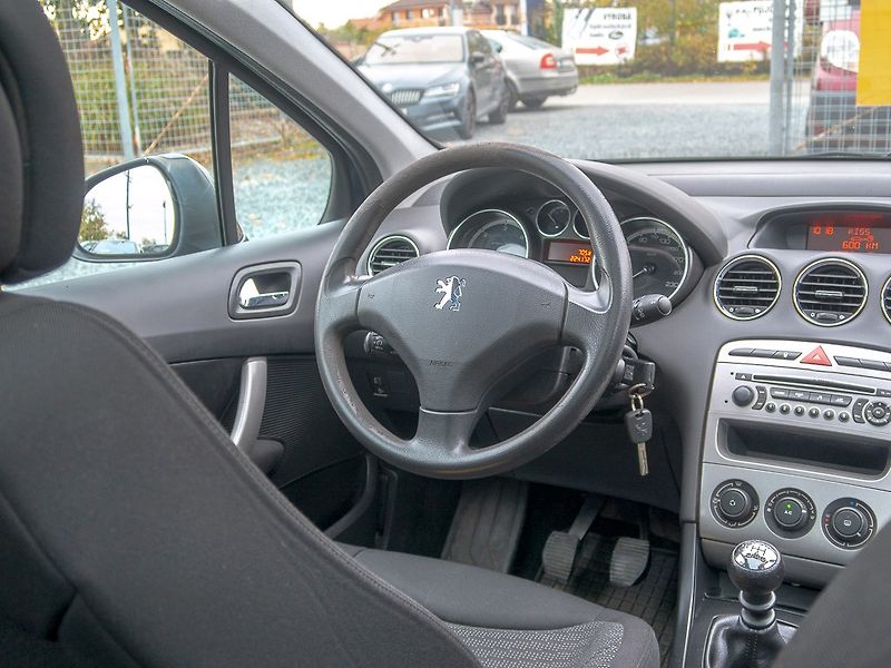 Peugeot 308 (2009) 1.6HDI 80KW SW  – PANORAMA - fotka 12 z 47
