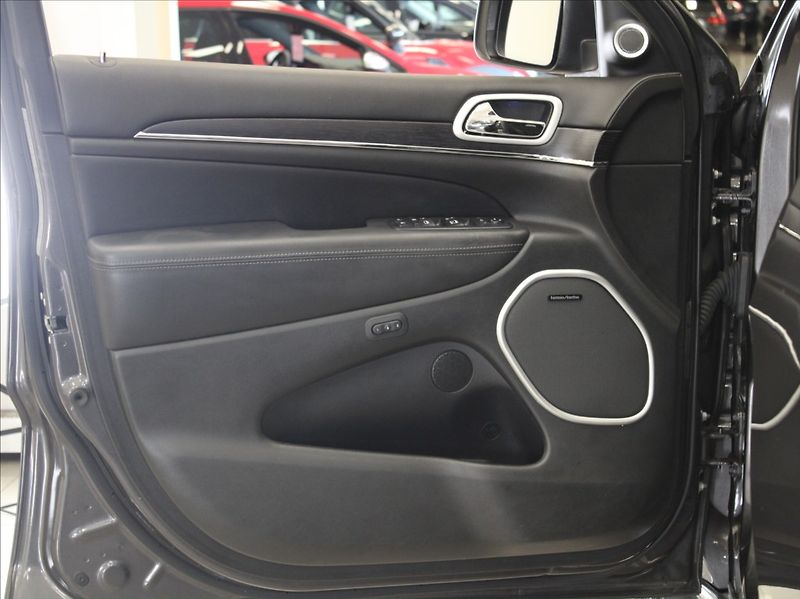 Jeep Grand Cherokee 3,0 V6 CRD 184kW Summit 62tkm! - fotka 14 z 26