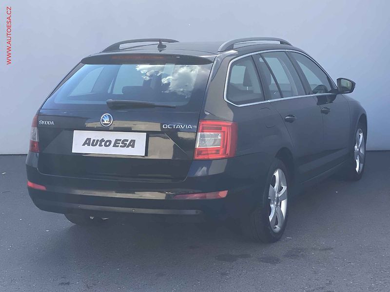 Škoda Octavia (2014) 2.0 TDI, DSG, navi, bixen - fotka 4 z 17