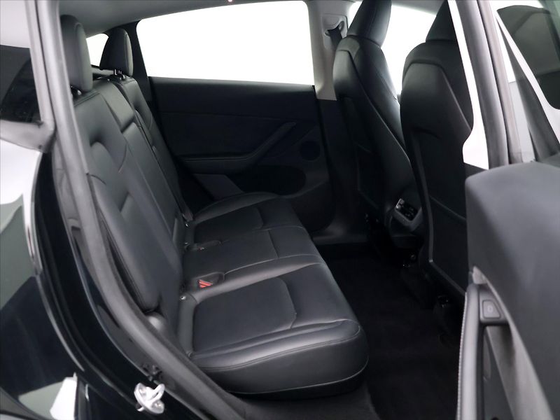 Tesla Model Y LR AWD sOH 92% 1.Maj DPH - fotka 13 z 32