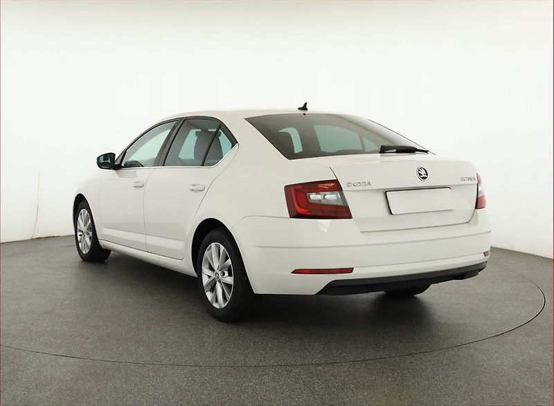Škoda Octavia (2017) 1.6 TDI, Navi, Tempomat - fotka 4 z 16