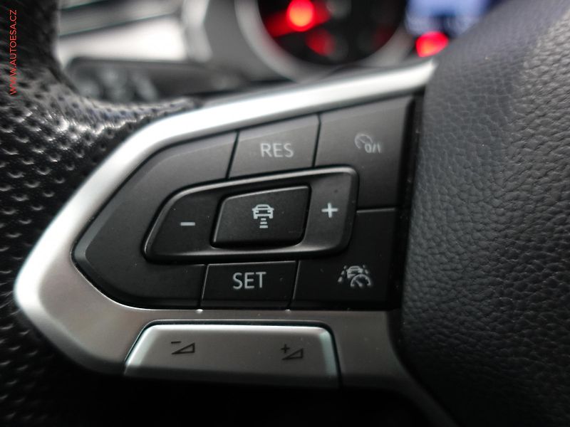 Volkswagen Passat (2019) 2.0 TSI, ČR, R-Line, DSG - fotka 15 z 23