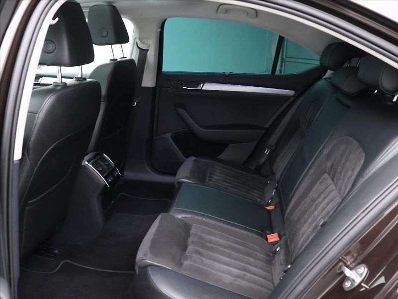 Škoda Superb 2.0 TDI 140kW 4x4 Style CZ - fotka 14 z 40