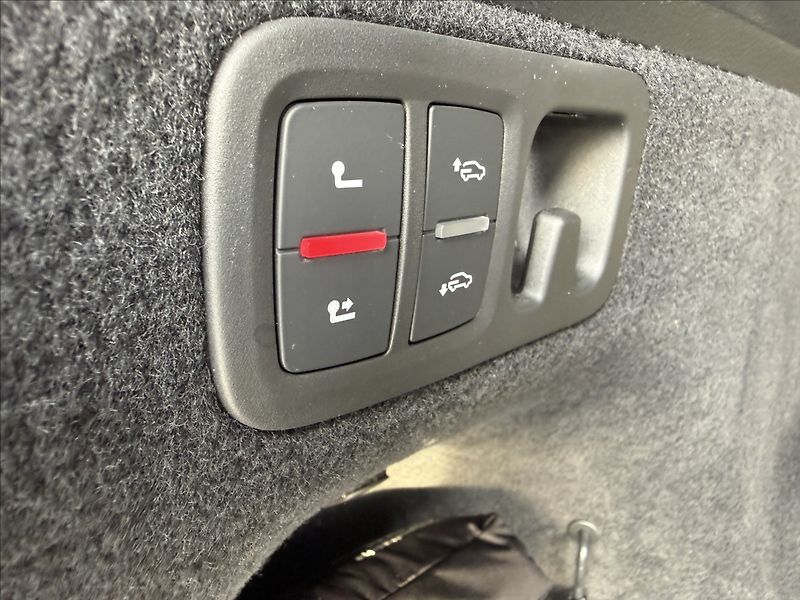 Audi Q7 50 TDI S-Line Quattro - fotka 31 z 37