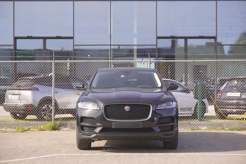 Jaguar F-Pace 2.0 25T 184kW - fotka 2 z 31