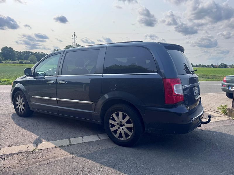 Chrysler Town & Country (2014) 3,6 RT DVD Stown Kůže 2014 - fotka 3 z 20