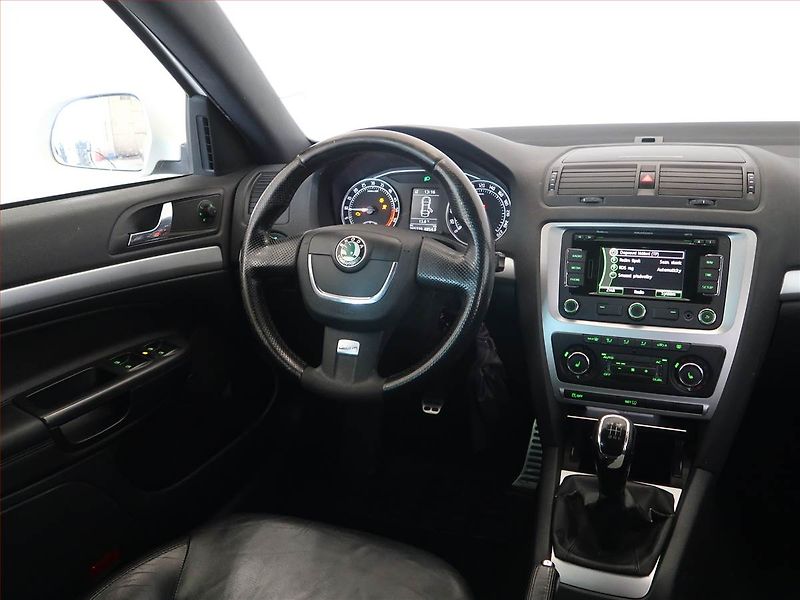 Škoda Octavia (2011) RS 2.0 TDI, Navi, Xenony - fotka 7 z 13