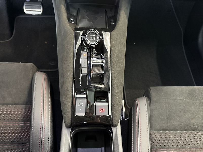Alfa Romeo Junior (2025) Ibrida Q4 Speciale 1.2 Turbo H - fotka 12 z 22