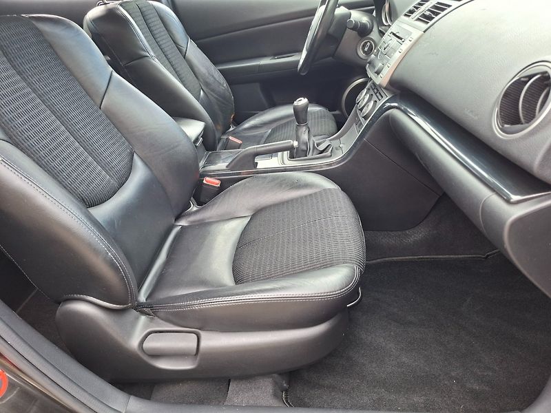 Mazda 6 (2008) 2.5i 125kW 6M DYNAMIC -S.KNIHA - fotka 18 z 33