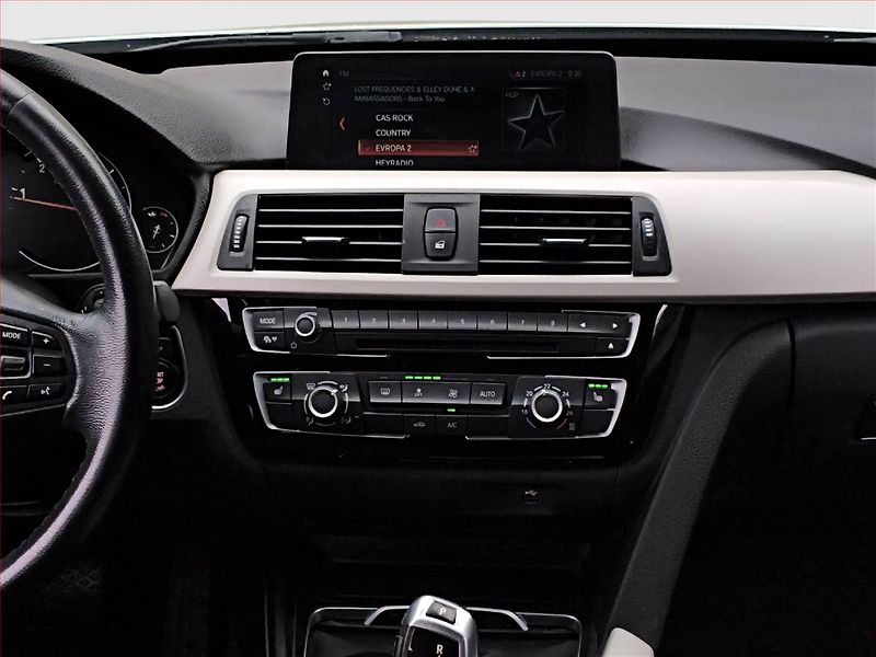 BMW Řada 3 (2019) 320d xDrive GT, 4X4, Automat - fotka 12 z 17