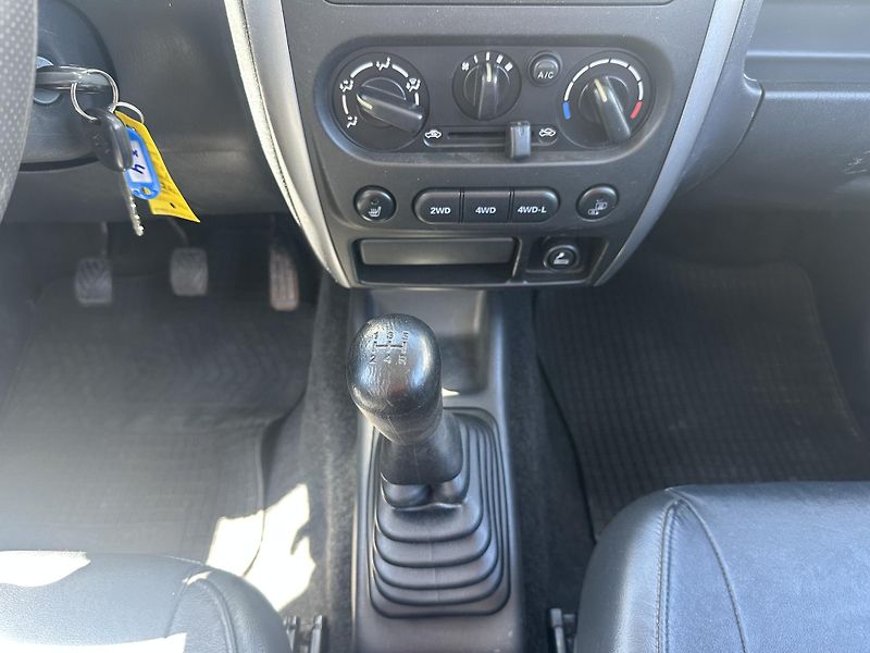 Suzuki Jimny (2006) 1.3i 63KW KLIMA  - fotka 17 z 18