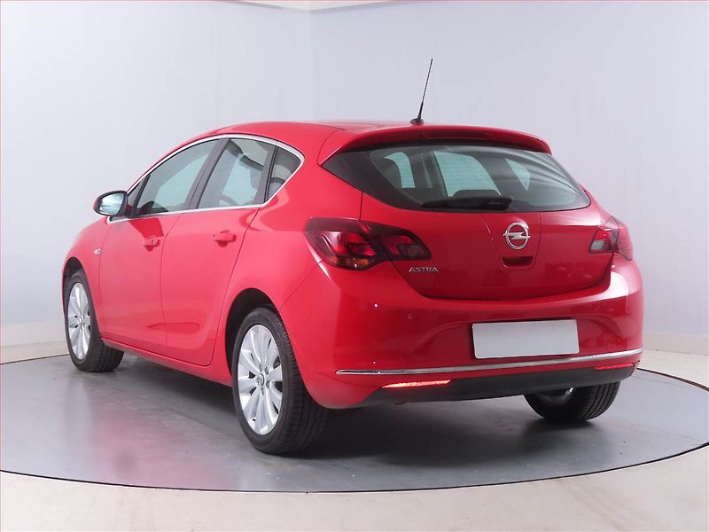 Opel Astra (2014) Enjoy 1.4 T, ČR,1.maj - fotka 4 z 14