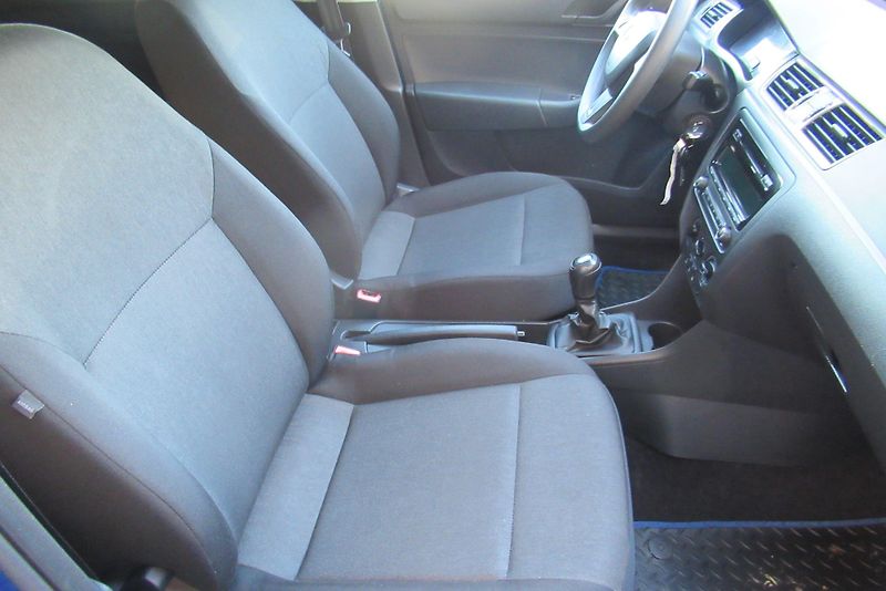 Škoda Rapid 1.2 TSi KLIMA - fotka 14 z 18