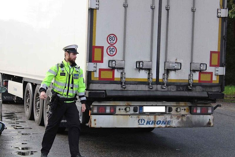 Do jihočeského měření emisí a kontrol u hotelu Sloup na silnici I/3 (bývalá E55) se zapojili policisté krajské dopravní policie, z dálničního oddělení Borek a táborští dopraváci. Vozidla se řidiči naváděli také z blízké dálnice D3.