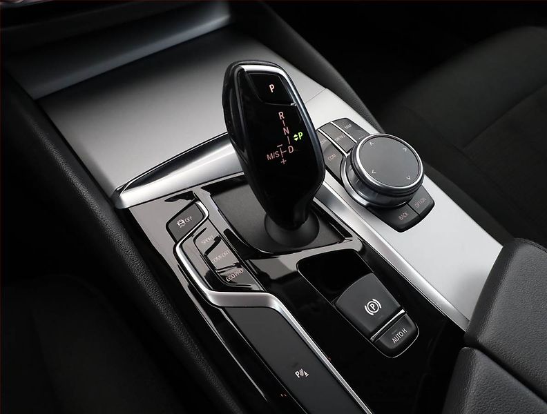 BMW Řada 5 (2019) 530d - fotka 12 z 18