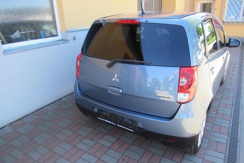 Mitsubishi Colt 1.1i KLIMA SADA ZIMNÍCH KOL - fotka 7 z 18