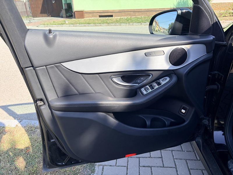 Mercedes-Benz GLC 220D 4MATIC - fotka 13 z 49