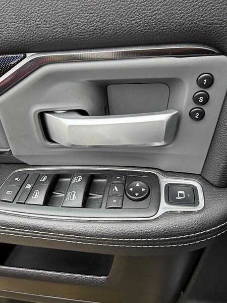 Dodge RAM (2020) 2500 6,4 L HEMI LIFTED - fotka 42 z 48