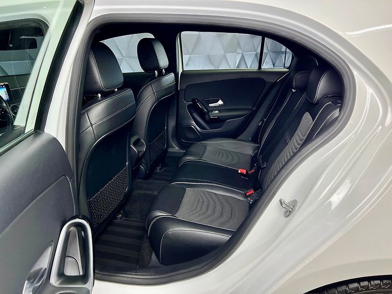 Mercedes-Benz Třídy A 180 CDI 85 KW 7G-DCT STYLE - fotka 12 z 26