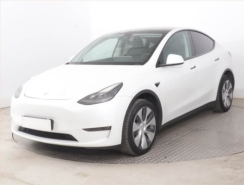 Tesla Model Y (2022) Long Range AWD 79kWh, SoH 93% - fotka 2 z 21