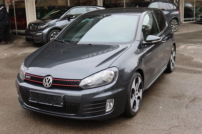 Volkswagen Golf GTI 2.0TSI 147kW - fotka 17 z 47