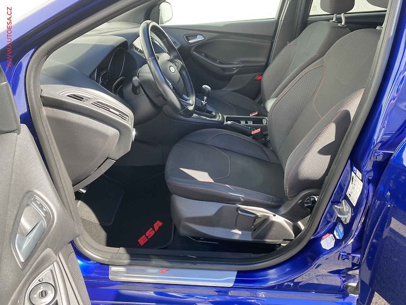 Ford Focus (2018) 2.0 TDCi, ST-Line, navi, TZ - fotka 10 z 17