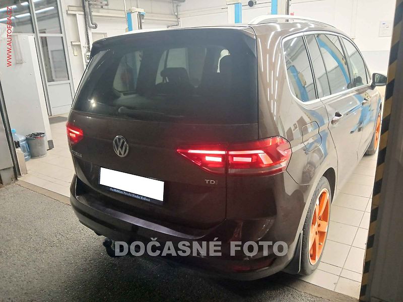 Volkswagen Touran (2016) 1.6 TDi, ČR, masáž, autoAC - fotka 2 z 3