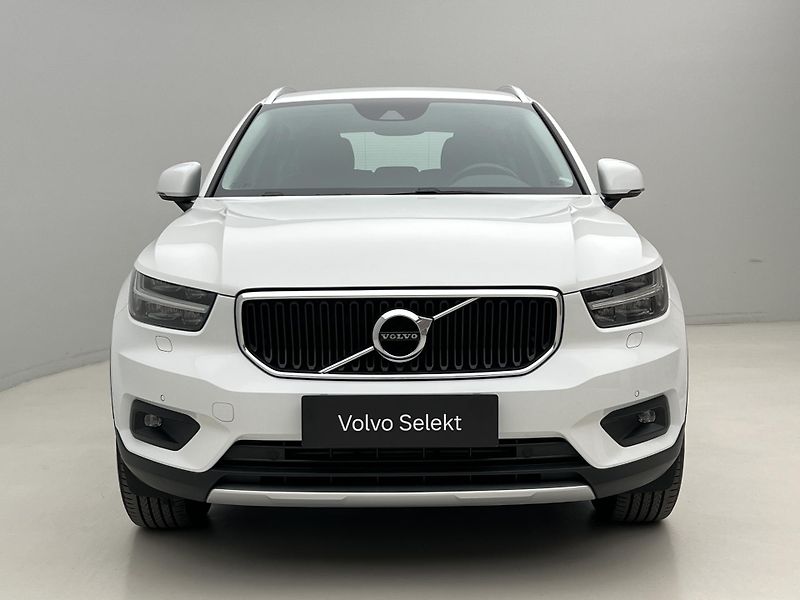 Volvo XC40 T3 MOMENTUM AUT 1. maj. - fotka 14 z 45