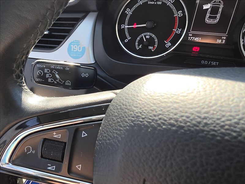 Škoda Rapid 1,0 TSi 70KW Drive NAVI ALU - fotka 16 z 40