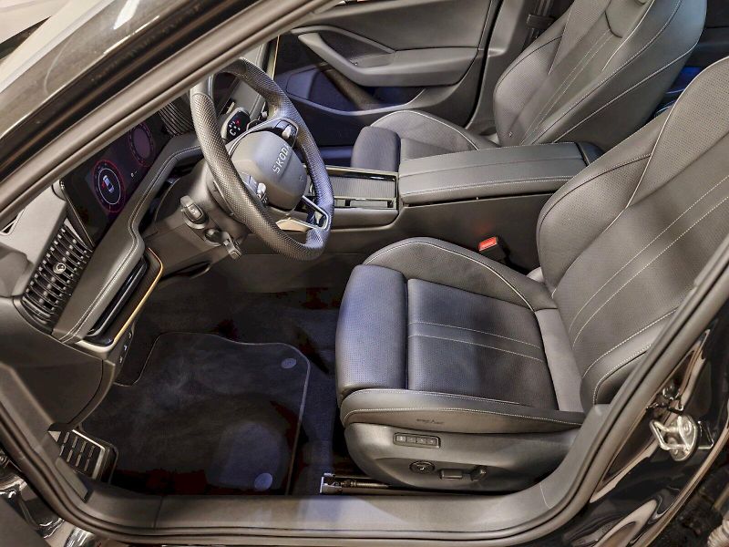 Škoda Superb (2025) 2.0 TDI 142 kW DSG 4x4 Sportli - fotka 25 z 35
