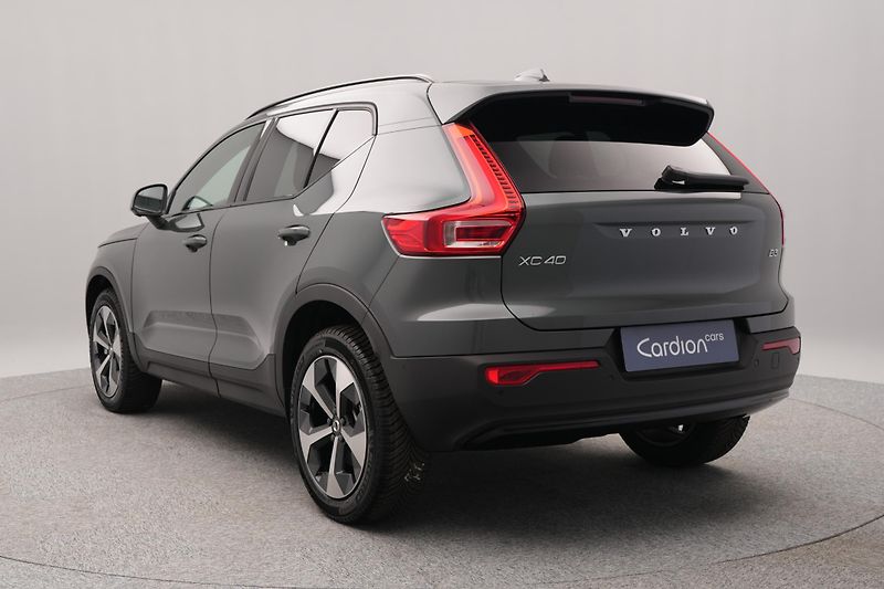 Volvo XC40 (2026) B3 AUT DARK PLUS - fotka 10 z 24