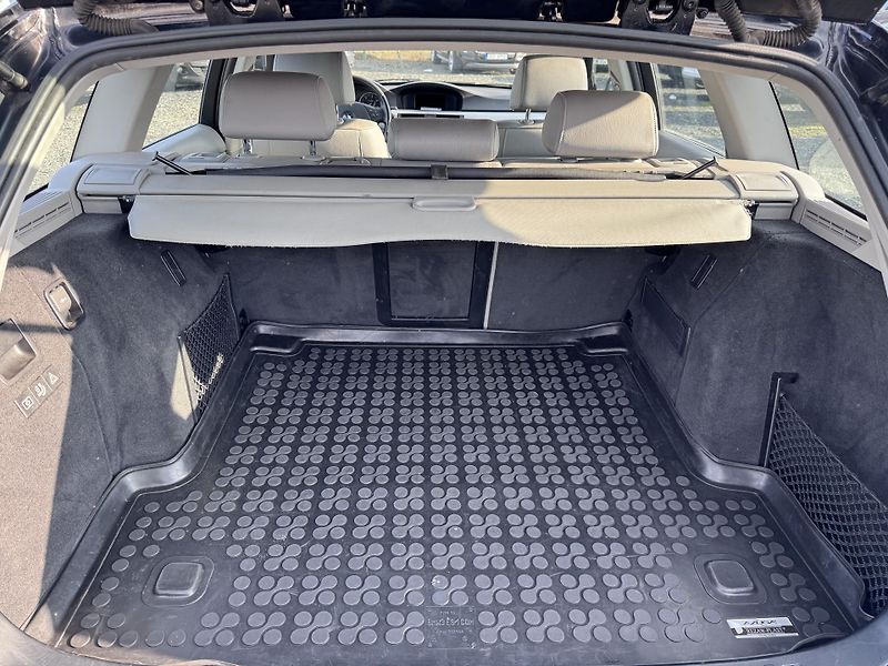 BMW Řada 3 330D, 180 kW, xDrive, kombi - fotka 16 z 25