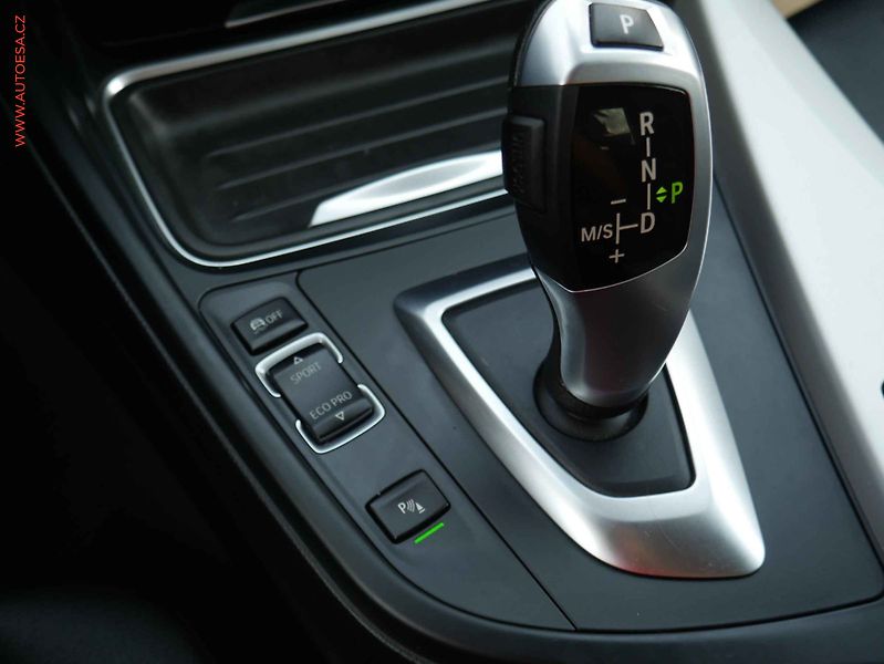 BMW Řada 3 (2015) 2.0D xDrive, ČR, AT, bixen - fotka 17 z 19
