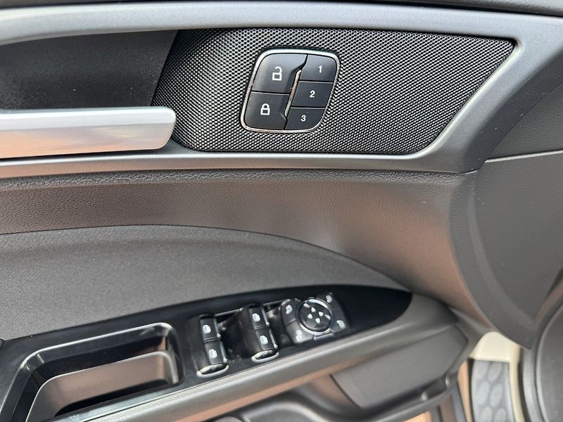 Ford Mondeo (2016) 2.0TDCi Navi Blis Kamera - fotka 26 z 47