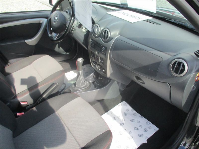 Dacia Duster 1,5 DCi, klima,serviska,tažné, - fotka 9 z 33