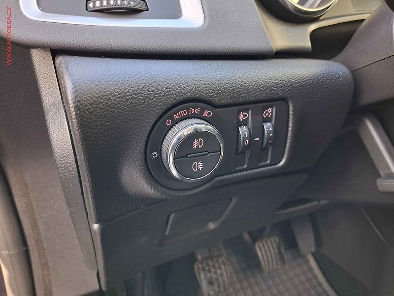 Opel Astra (2015) 2.0 CDTi, 2.maj,ČR, AC - fotka 14 z 16