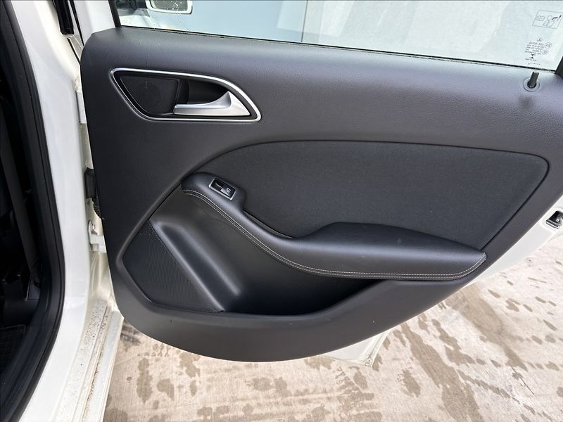Mercedes-Benz Třídy B 180 CDI NAVI LED MANUAL CZ - fotka 18 z 22