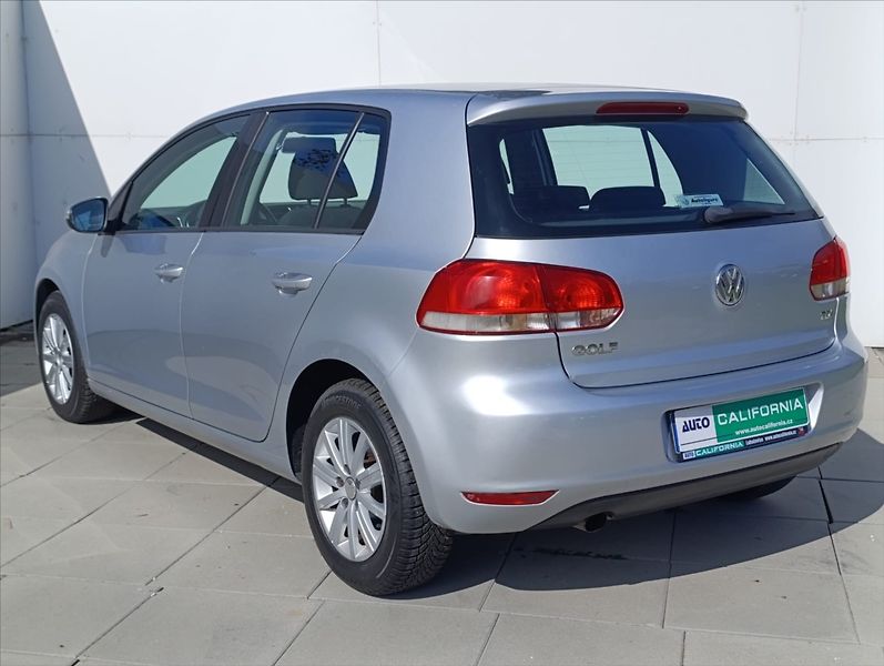 Volkswagen Golf 1,6 TDi Klimatizace Tempomat - fotka 10 z 27