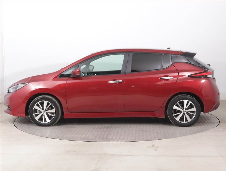 Nissan Leaf (2021) 40 kWh, SoH 90%, Automat - fotka 3 z 18